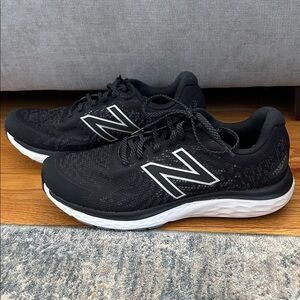 New Balance Men’s Fresh Foam 680 V7 Sneakers
